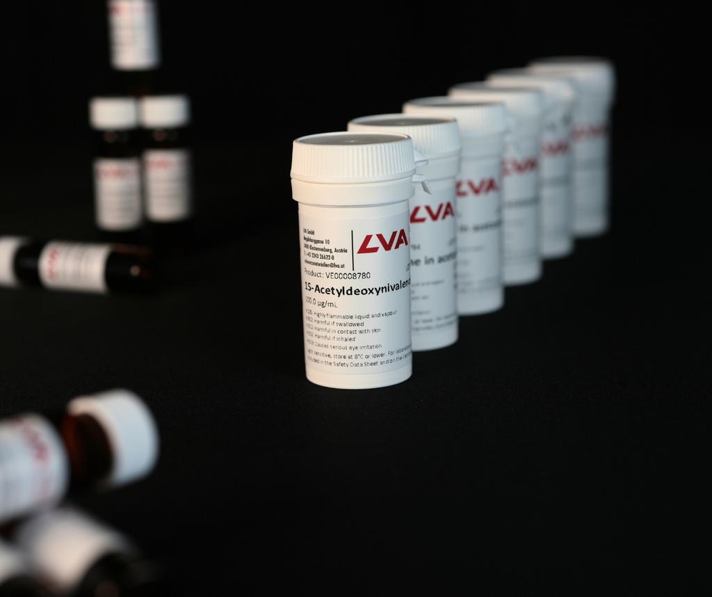 15-Acetyldeoxynivalenol in Acetonitrile, 100 µg/mL