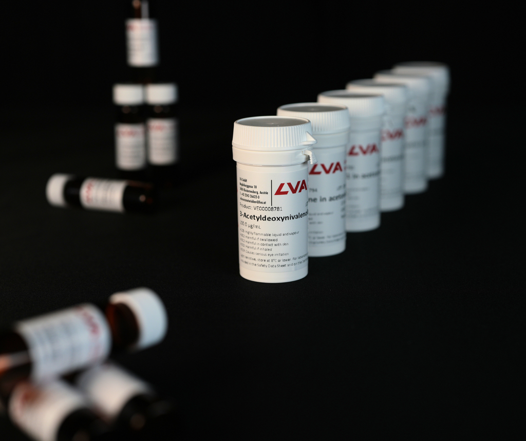 3-Acetyldeoxynivalenol in Acetonitrile, 100 µg/mL